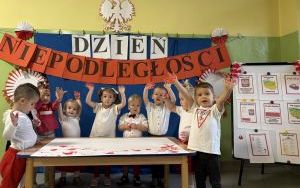 DZIEŃ NIEPODLEGŁOŚCI - GRUPA PSZCZÓŁEK (2)