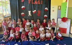 Dzień Flagi w grupie Pszczółek (1)