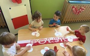 Dzień Flagi w grupie Pszczółek (4)