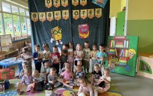 Dzień Bibliotekarza grupa Pszczółek (2)