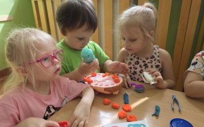 Sensoplastyczne zabawy z ciastoliną - Grupa Misie (6)