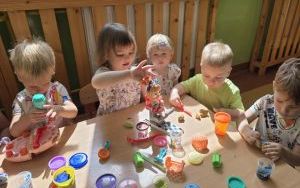 Sensoplastyczne zabawy z ciastoliną - Grupa Misie (4)