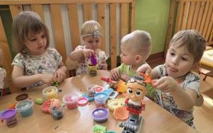 Sensoplastyczne zabawy z ciastoliną - Grupa Misie (5)