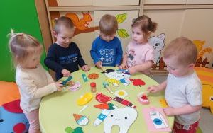 Miniony tydzień - grupa Pszczółek: tydzień małych odkrywców  (7)