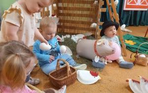 Grupa Pszczółek na farmie pełnej wrażeń (5)