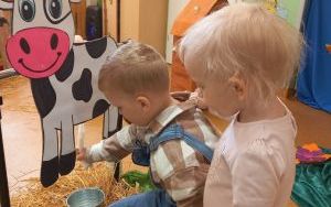 Grupa Pszczółek na farmie pełnej wrażeń (6)