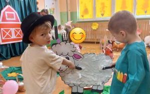 Grupa Pszczółek na farmie pełnej wrażeń (11)