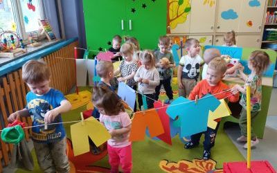 Miniony tydzień - grupa Pszczółek: tydzień małych odkrywców  (2)