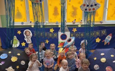 Dzień Kosmosu - starszaki z grupy Pszczółek i Wiewiórek  (8)