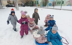 Zimowa zabawa na śniegu (1)