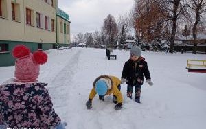Zimowa zabawa na śniegu (3)